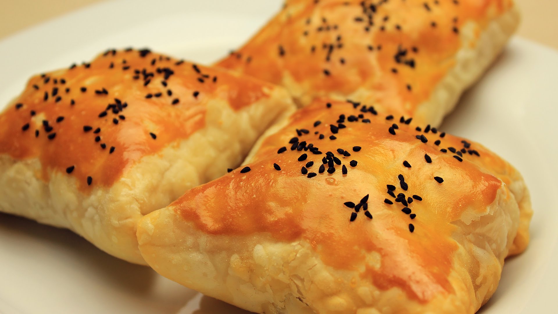 Talaş Böreği Tarifi Milföy Hamurundan Tavuklu Bohça Börek Canım Anne