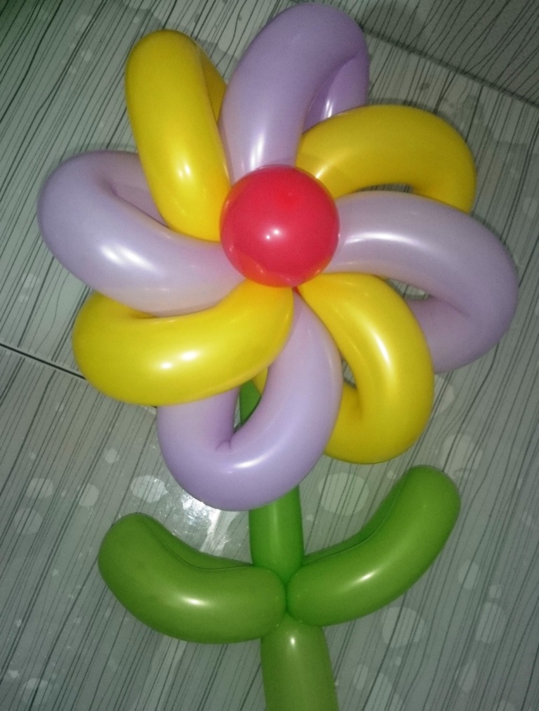 Sosis Balon ile Rüzgar Gülü Şeklinde Çiçek Yapımı