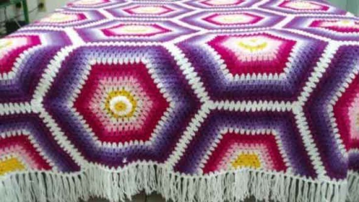 El Örgüsü Yatak Örtüsü Modelleri Canım Anne